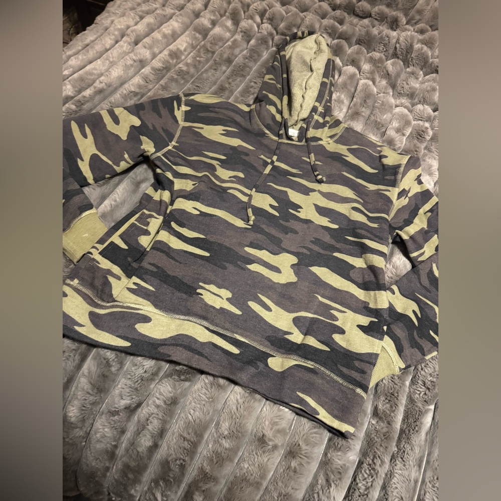 Socialite Cropped Camo Hoodie fleece